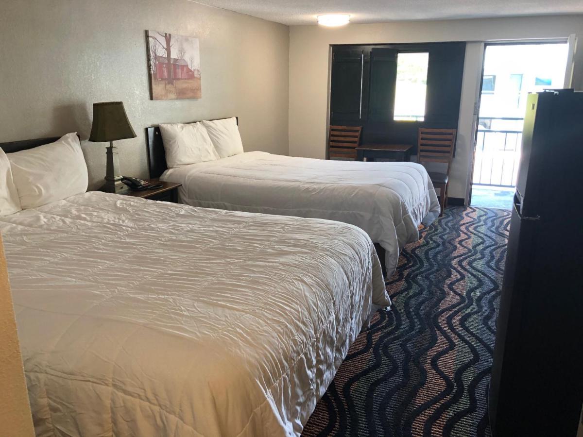 Country Town N' Suites Гатлинбург Экстерьер фото