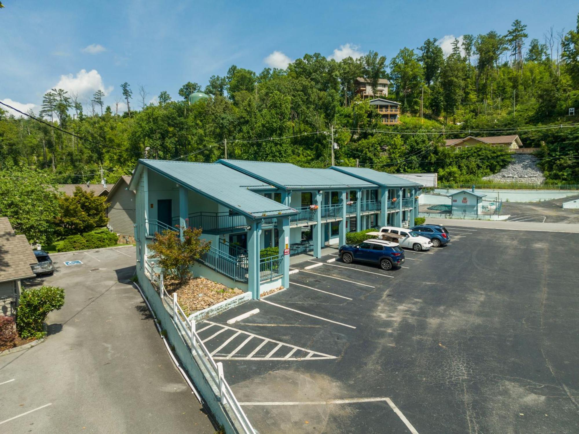 Country Town N' Suites Гатлинбург Экстерьер фото